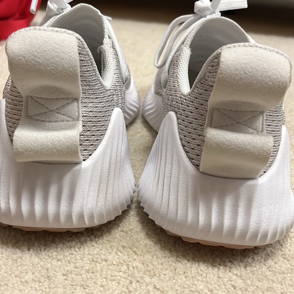 Women’s Adidas White Running Shoe, Size 5 - Picture 5 of 5